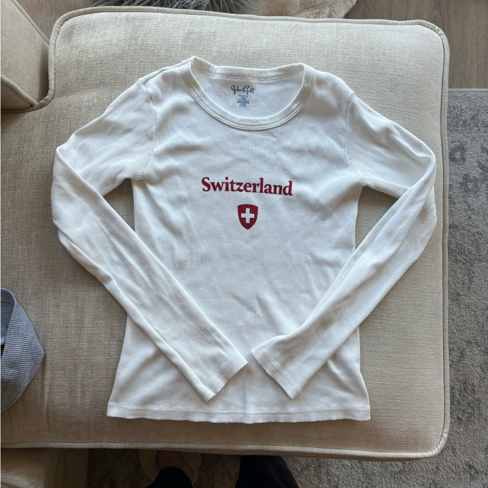 Brandy Melville Switzerland graphic tee